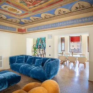 Apartment Urbanicooh Garisenda - Piazza Maggiore View, Bologna